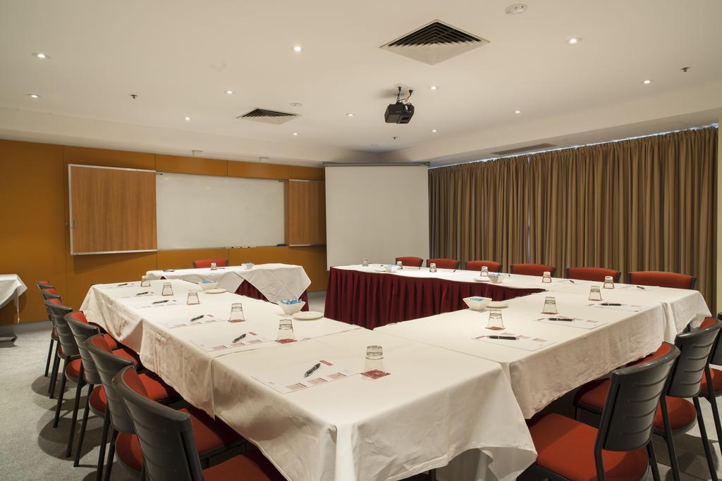 Zagame'S House Hotel Melbourne Luaran gambar A meeting room at the University of New South Wales