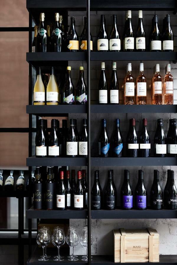 Zagame'S House Hotel Melbourne Luaran gambar Wine bottles