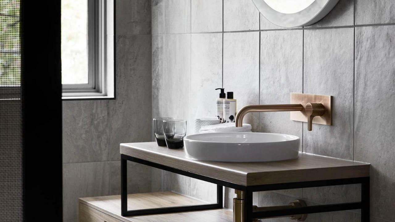 Zagame'S House Hotel Melbourne Luaran gambar A wall mounted tap