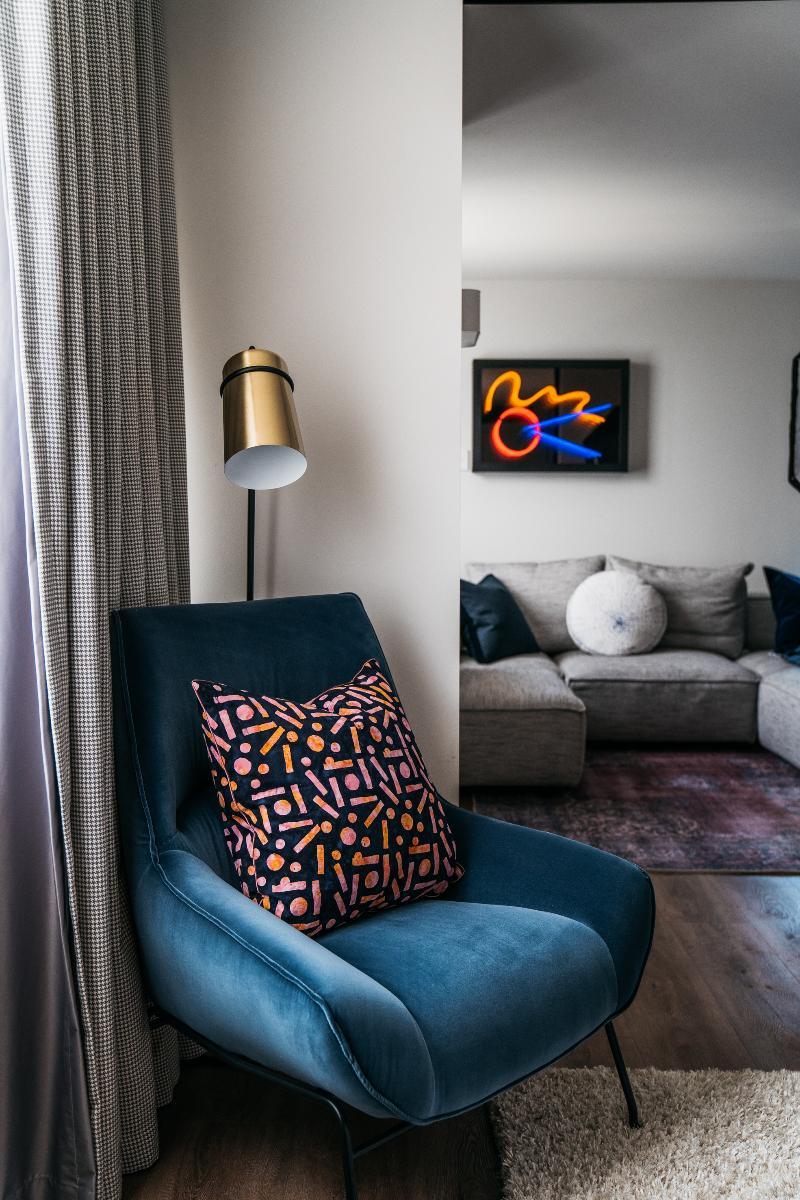 Zagame'S House Hotel Melbourne Luaran gambar A neon painting by artist and designer, Mark Foxley
